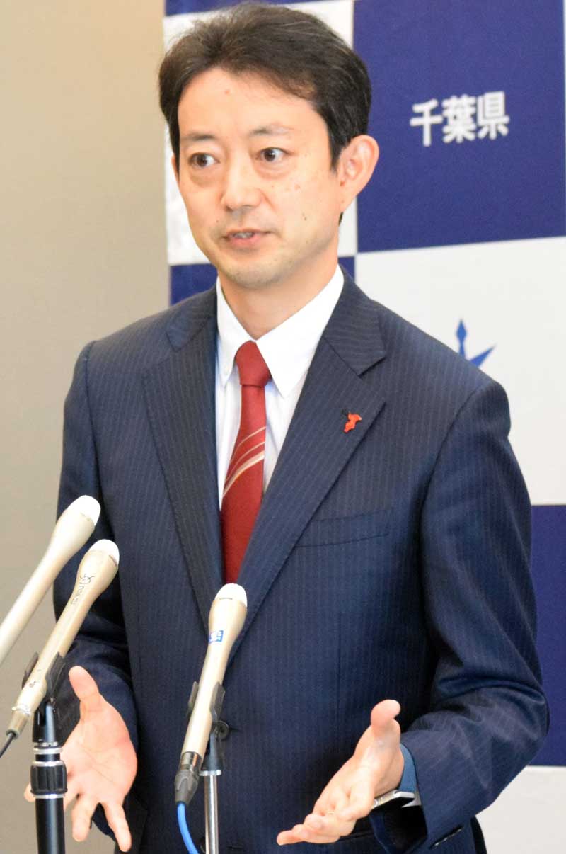 定例記者会見で「新型コロナ第８波に突入した」と認識を示した千葉県の熊谷知事＝１０日、県庁