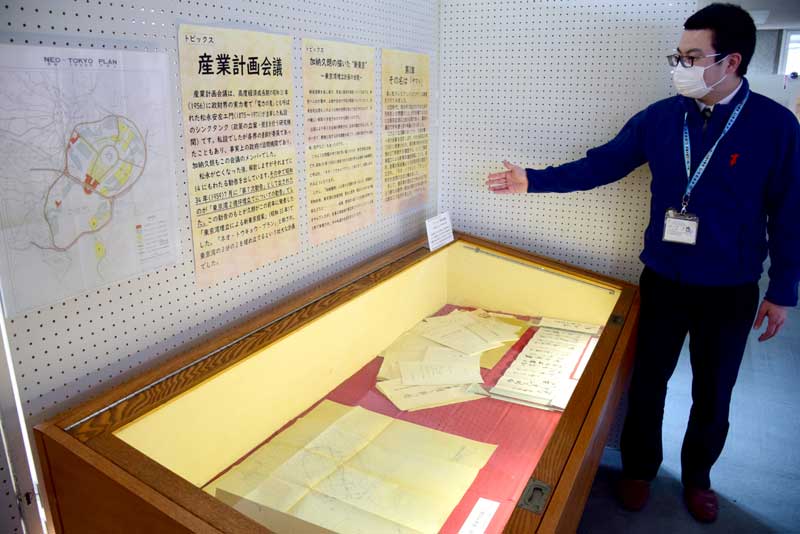 加納久朗の足跡をたどる企画展示＝一宮町中央公民館