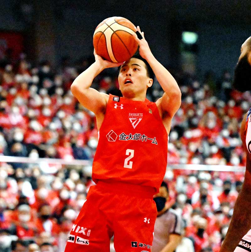千葉Ｊ－三遠　第１クオーター、シュートを放つ千葉Ｊの富樫＝１日、船橋アリーナ