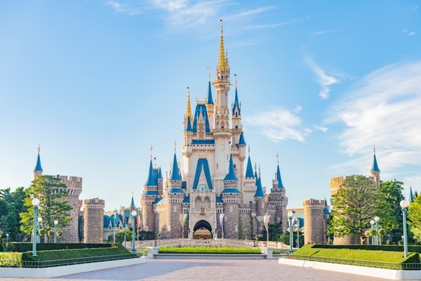 千葉県からの要請で入園者数が２万人以下に制限された東京ディズニーランド（ｃ）Ｄｉｓｎｅｙ