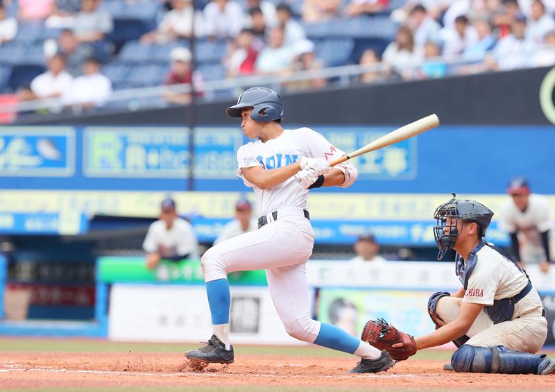 ３回表八千代松陰１死満塁、佐々木が先制の２点適時打を放つ
