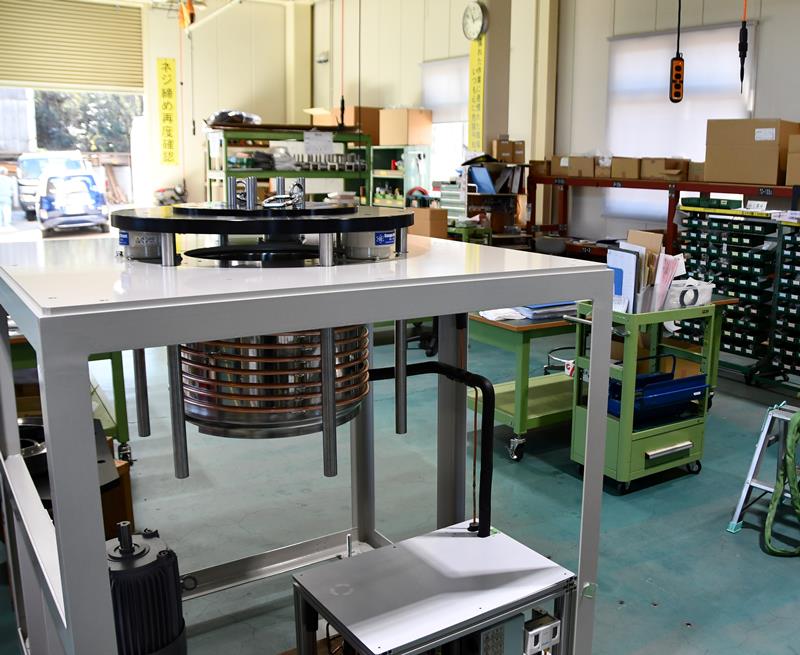 製作中の大型版の遠心分離機