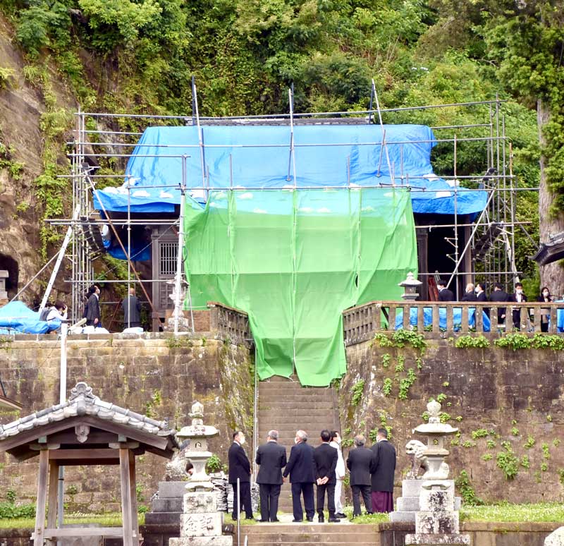 来年の大祭に向け修復作業が進められている日枝神社=南房総市