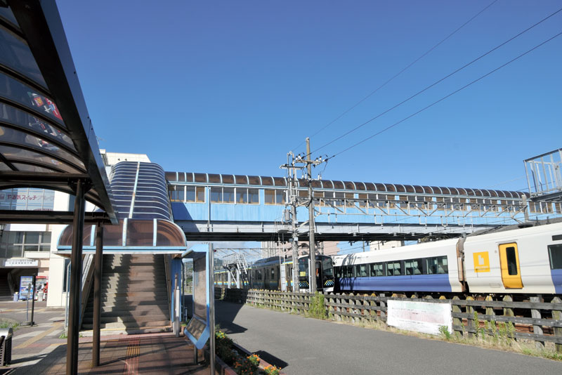 内房線と外房線の接続駅のJR安房鴨川駅=28日、鴨川市