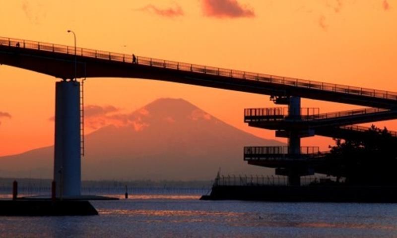 中の島大橋と富士山の夕景（木更津市ホームページより）