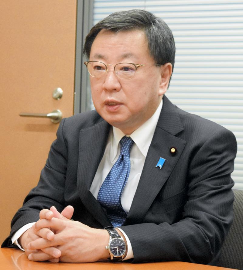 千葉日報社の単独インタビューに応じる松野官房長官=衆院第1議員会館