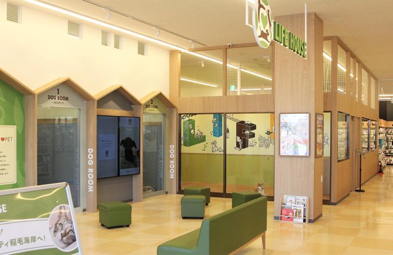 商業施設の一角を占める「ペテモ ライフハウス ピアシティ稲毛海岸」の店舗=千葉市美浜区