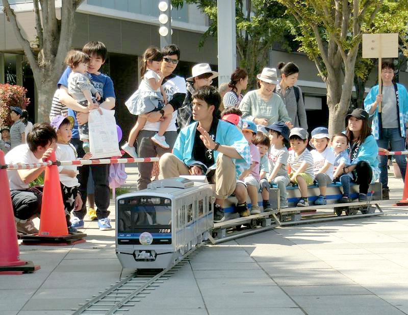 千葉ニュータウン中央駅周辺で最後に開催された「ほくそう春まつり」＝２０１８年４月、印西市
