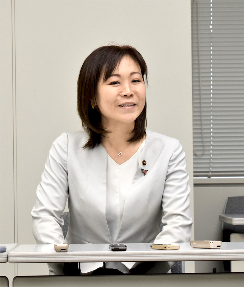 岡野純子氏