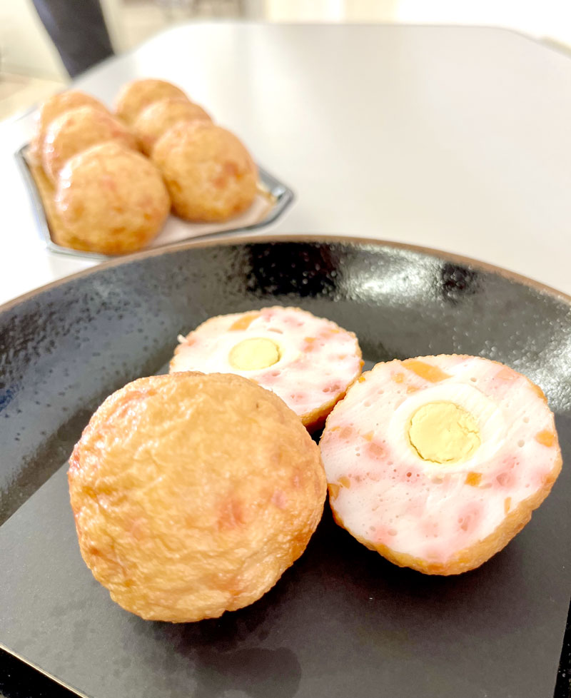 嘉平屋で販売が始まった「サンライズボール」。ウズラの卵が入っている