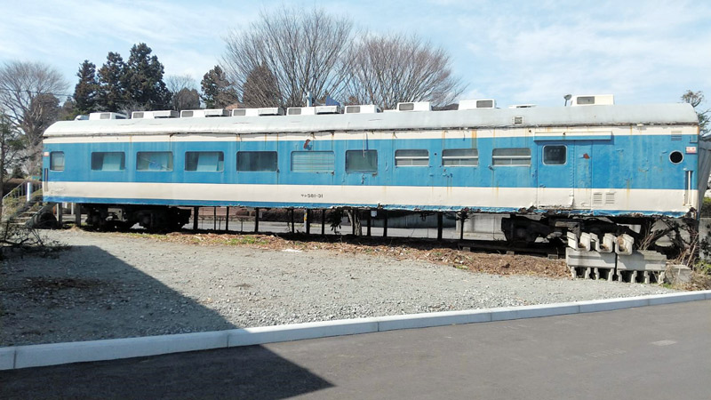 CFで移設費用を募っている583系電車食堂車「サシ581形」(梅原さん提供)