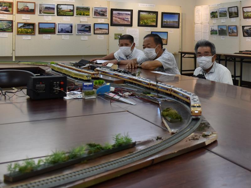 ジオラマや鉄道写真などが楽しめる企画展=四街道市民ギャラリー展示ホール