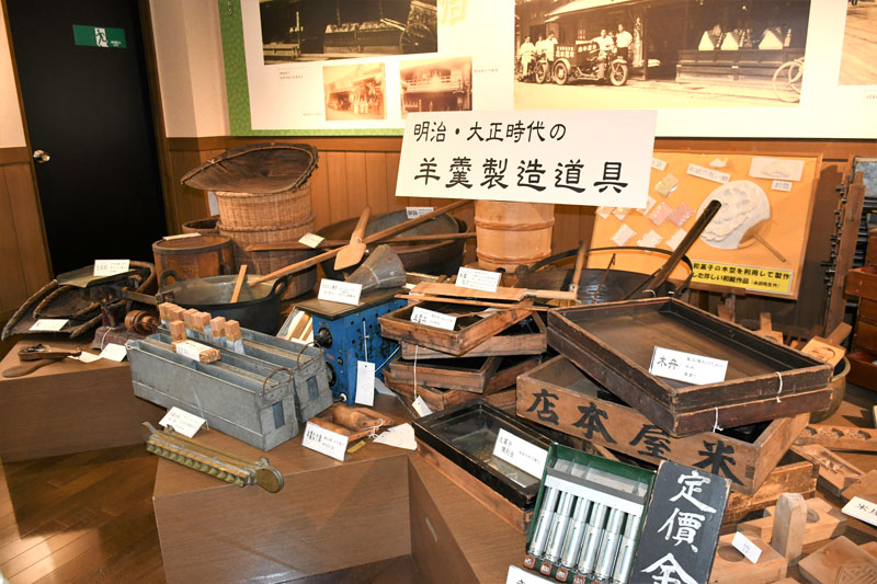 米屋の総本店に併設されている成田羊羹(ようかん)資料館に展示される明治・大正時代のようかん製造器具