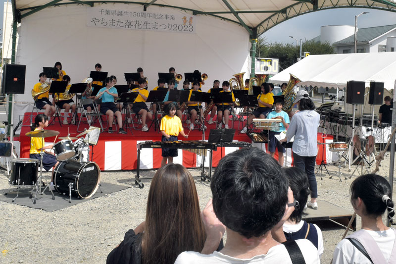 市立八街中吹奏楽部による演奏なども来場者を楽しませた