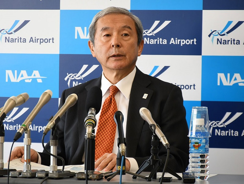 黒字化した2023年9月中間連結決算について説明するNAAの田村社長=30日、成田市の成田空港