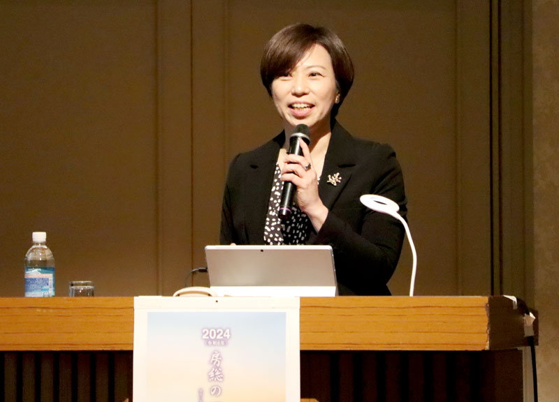 千葉政経懇話会12月例会で講演する小安氏=19日午後、千葉市中央区のホテル