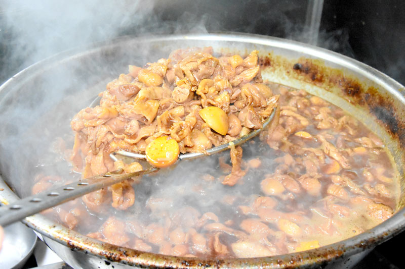 石渡チキンストアーのモツ煮