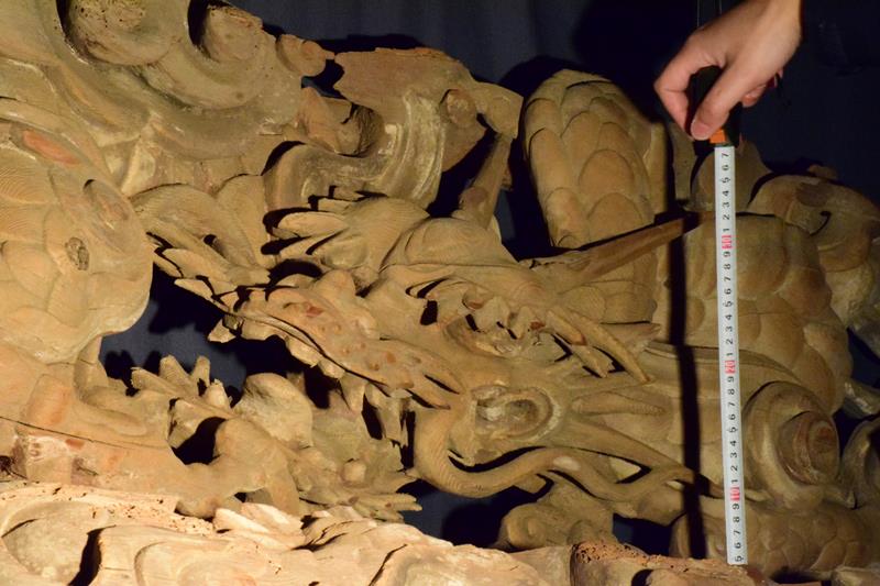 島村圓鉄の傑作「波に阿形龍図」=睦沢町立歴史民俗資料館