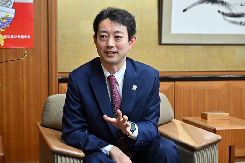 インタビューに答える熊谷知事=県庁