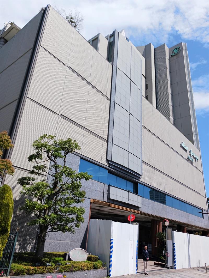 改修工事中のホテルスプリングス幕張新館=千葉市美浜区