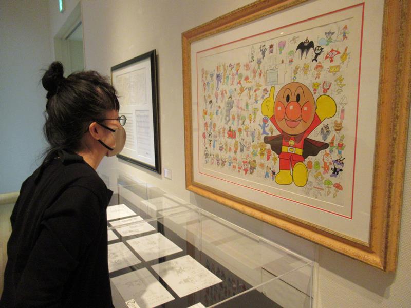 アンパンマンなど、やなせたかしの貴重な原画が展示された企画展＝１２日、市川市