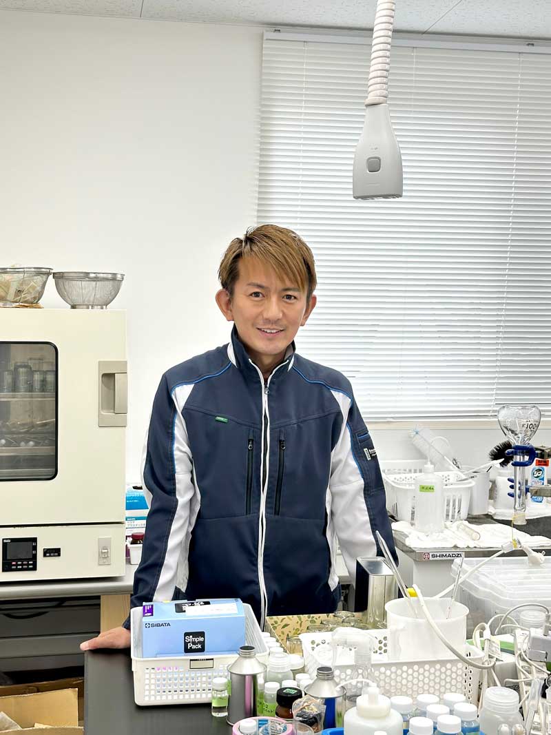 小林社長と開発研究所の風景