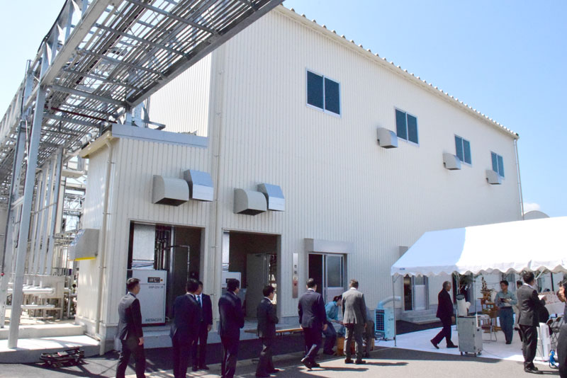 リサイクルによるヨウ素の増産に向け、新たに整備した燃焼炉=5日、長生村
