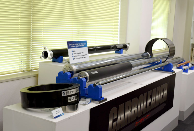 レーシングカーのプロペラシャフトや「奇跡の一本松」保存にも高性能カーボンロールの技術が生かされている