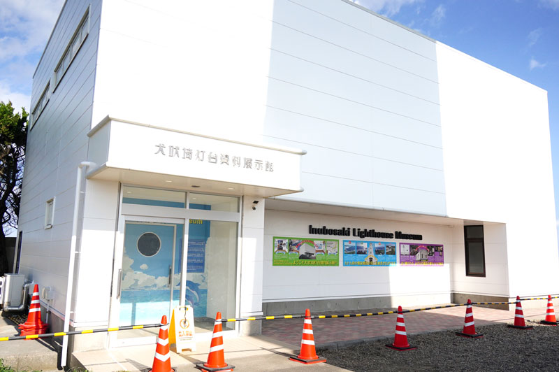 塗装や防水補修などが行われ、外装も新たになった資料展示館