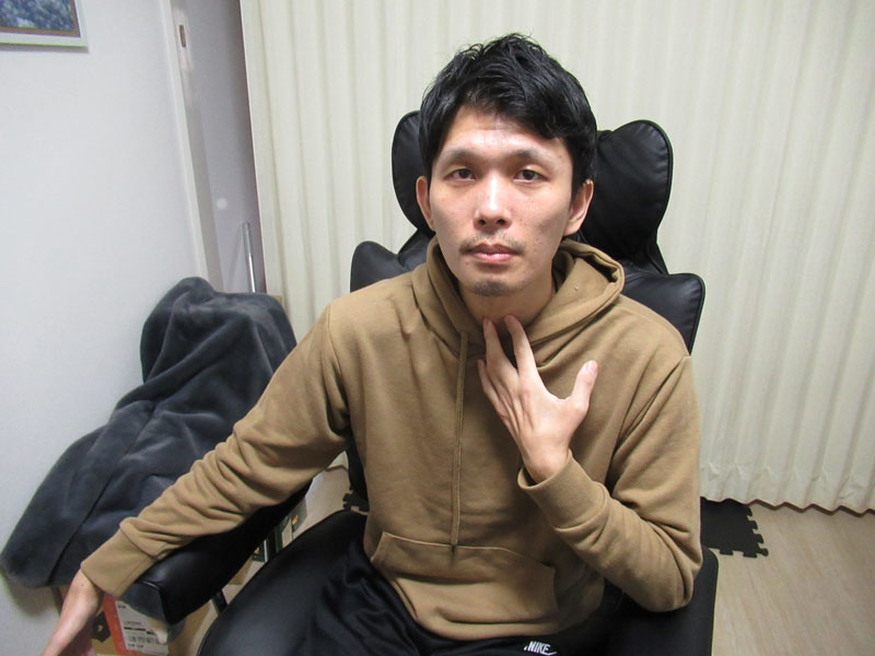 ＡＬＳ患者の青木渉さん＝２０２３年１２月、市川市