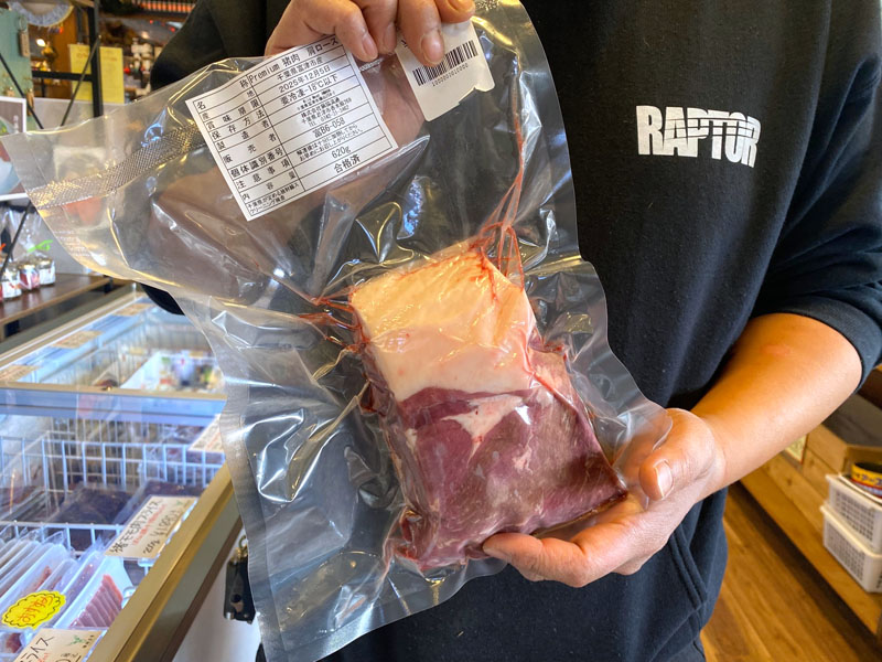 同工房のジビエショップで販売している富津市で捕れたイノシシの肩ロース肉