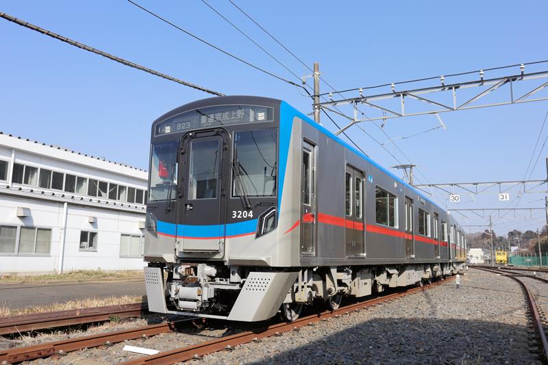 報道陣に公開された3200形新型車両=1月24日、酒々井町
