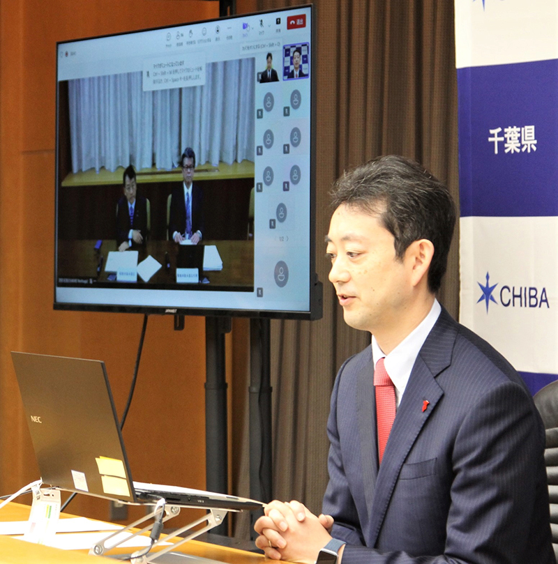 オンライン会議で笹川農水副大臣に要望する熊谷知事＝３０日、県庁