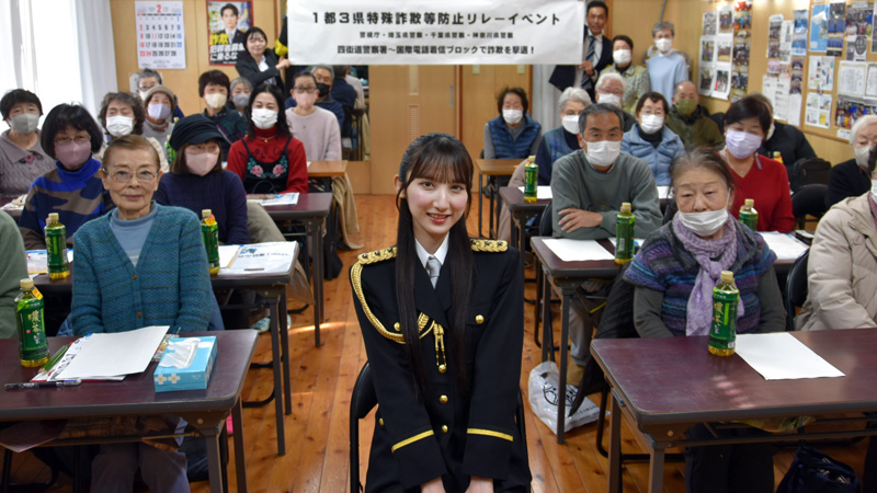 電話de詐欺対策で国際電話の利用休止を住民に呼びかけた長友さん=13日、四街道市