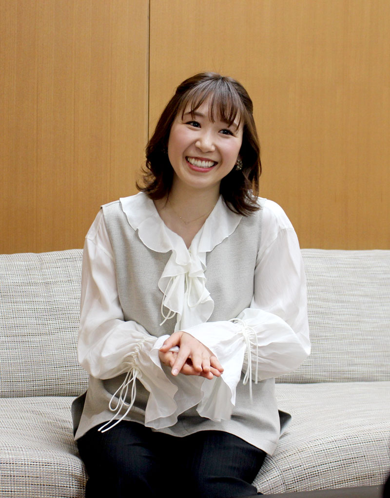 千葉日報社の取材に応じる三代川柚姫さん＝６日、横浜市