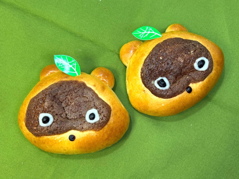 ピーターパン8店舗で販売されている「とよすけパン」(ピーターパン提供)