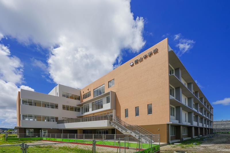 館山中学校新校舎の外観（館山市提供）