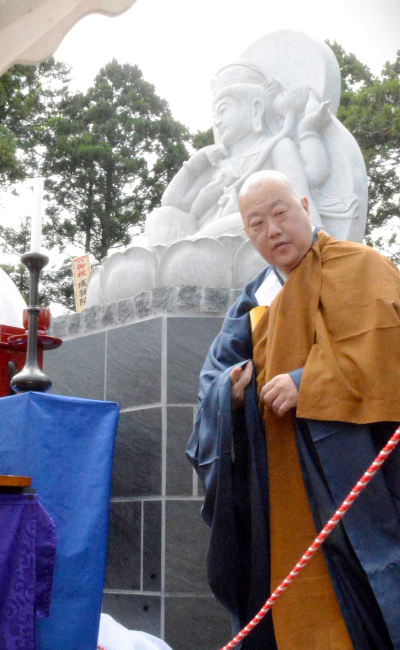 開山400年を記念し建立された如意輪観音菩薩