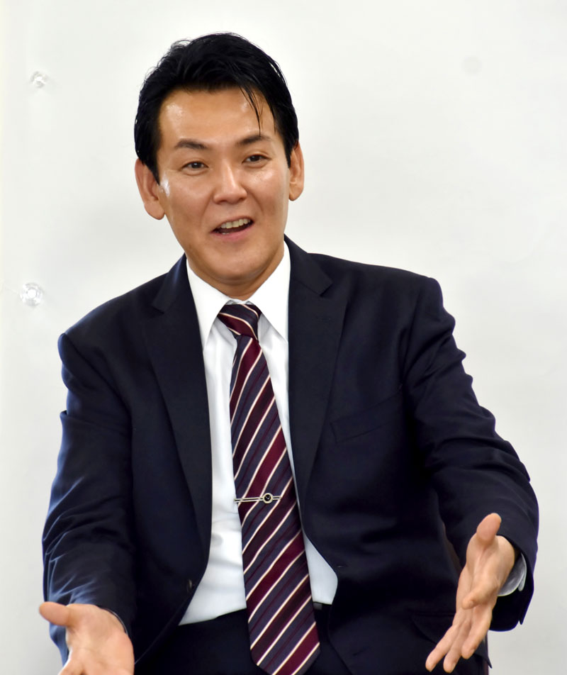 川井友則氏