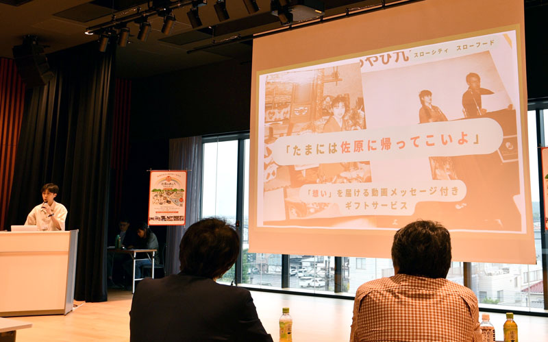 アイデアコンテスト「佐原のあしたPROJECT」の最終発表会の様子=昨年10月、香取市